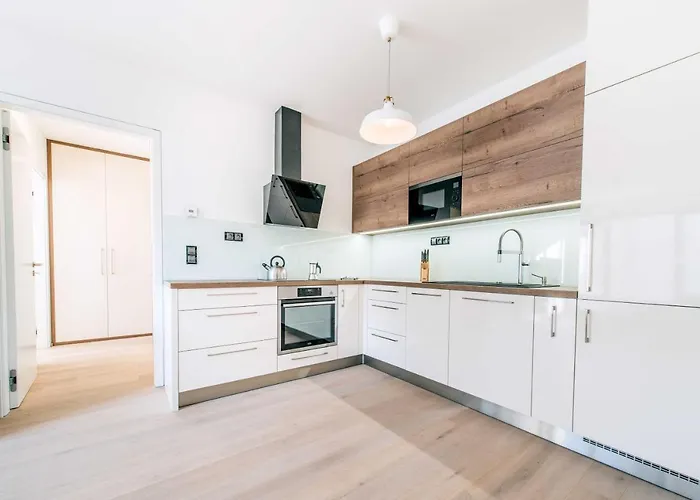 Quiet & New Apartment Near City Center With Garage